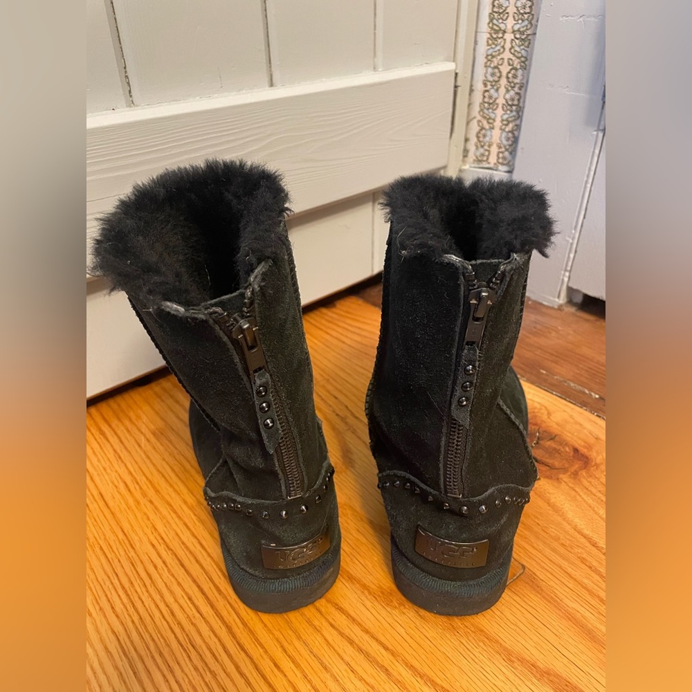 Ugg boots black with zipper and studs - Picture 3 of 7